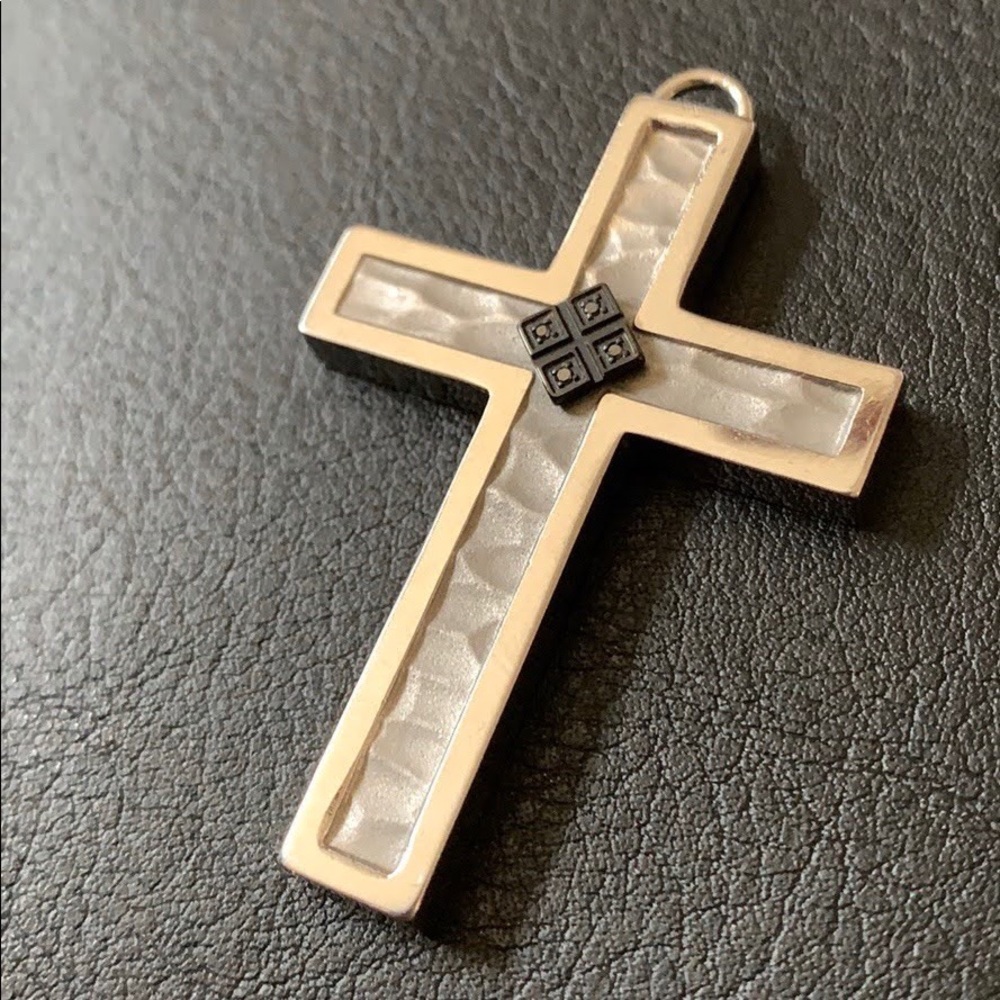 Cross pendant